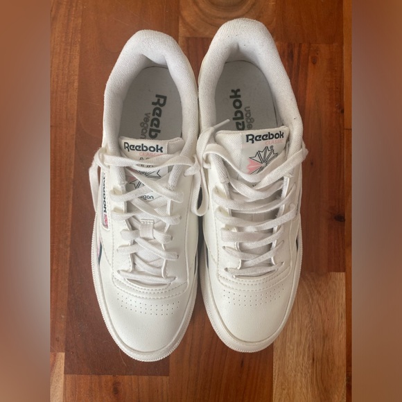 Brand New Reebok Classics Vegan Sneakers 👟 - Picture 4 of 5